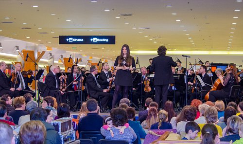 Concert Paula Seling și Filarmonica Botoșani, duminică, la Iulius Mall