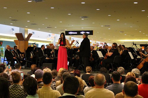 Paula Seling a fermecat publicul sucevean, în concert cu Orchestra Filarmonicii de Stat Botoșani