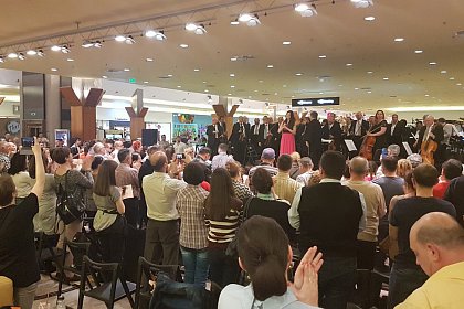 Paula Seling a fermecat publicul sucevean, în concert cu Orchestra Filarmonicii de Stat Botoșani