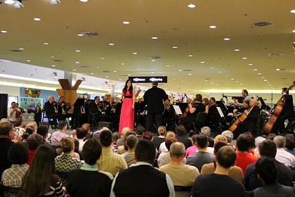 Paula Seling a fermecat publicul sucevean, în concert cu Orchestra Filarmonicii de Stat Botoșani