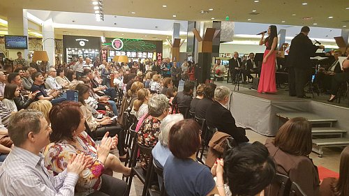 Paula Seling a fermecat publicul sucevean, în concert cu Orchestra Filarmonicii de Stat Botoșani