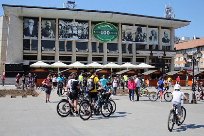 Suceava pe bicicletă - sute de persoane au pornit din Centru, la o plimbare pe două roţi (galerie foto)