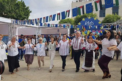 Ziua Europei, sărbătorită de suceveni la Bethlehem, cu ii populare și produse gastronomice românești