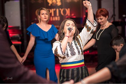 Laura Olteanu a cântat la nunta câștigătorilor de la Târgul de nunți - Trend Mariaj (Video)