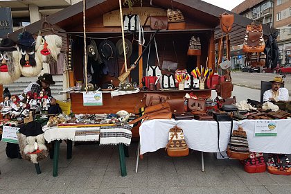 „Târgul de Sânziene”, iarmarocul din centrul Sucevei - Foto