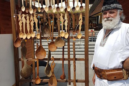 „Târgul de Sânziene”, iarmarocul din centrul Sucevei - Foto