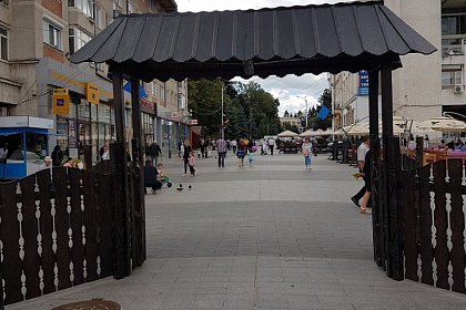 „Târgul de Sânziene”, iarmarocul din centrul Sucevei - Foto