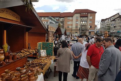 „Târgul de Sânziene”, iarmarocul din centrul Sucevei - Foto