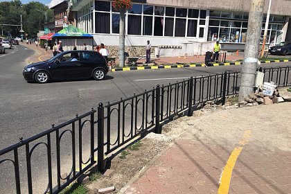 Garduri, treceri pentru pietoni mutate și restricții de circulație pentru autoturisme, în zona Areni