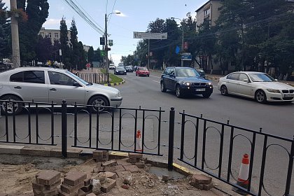 Garduri, treceri pentru pietoni mutate și restricții de circulație pentru autoturisme, în zona Areni