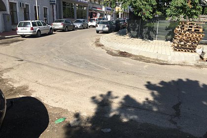 Strada Curtea Domnească se reface cu asfalt și trotuare în două culori