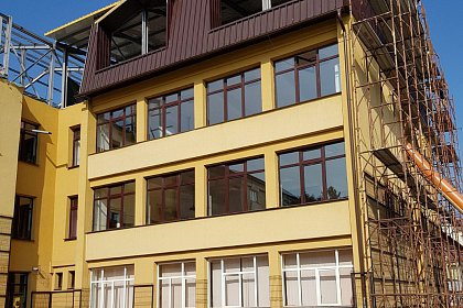 250 de noi locuri pentru elevi, create prin mansardarea unei școli din Suceava