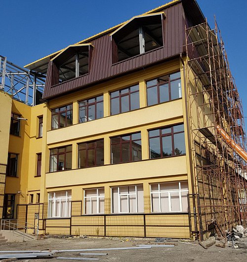 250 de noi locuri pentru elevi, create prin mansardarea unei școli din Suceava