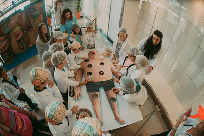 Experiență inedită la  expoziția interactivă și educativă despre corpul uman, la Iulius Mall Suceava