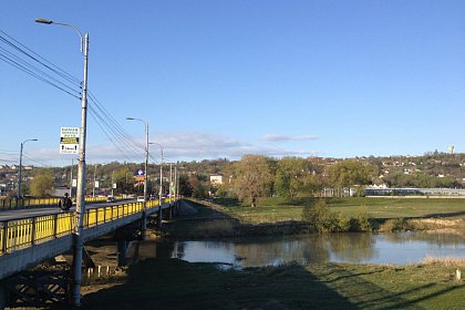 Doar firme din alte judete vor să realizeze un nou pod peste râul Suceava
