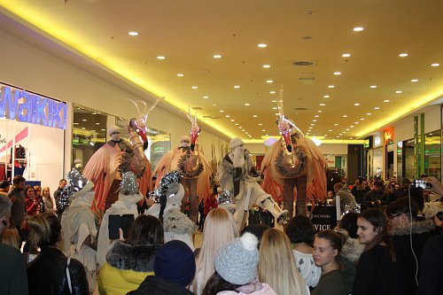 Zeci de mii de suceveni au sărbătorit, în week-end, 10 ani de Iulius Mall Suceava. Vezi cum a fost atmosfera!