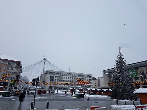 Suceava, împodobită cu steaguri tricolore, pentru Ziua Bucovinei și cea a României