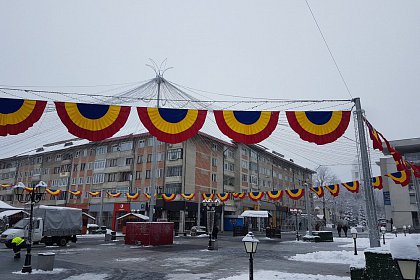 Suceava, împodobită cu steaguri tricolore, pentru Ziua Bucovinei și cea a României