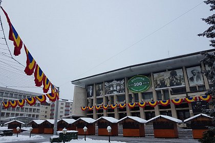 Suceava, împodobită cu steaguri tricolore, pentru Ziua Bucovinei și cea a României