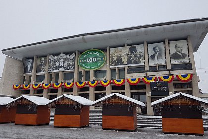 Suceava, împodobită cu steaguri tricolore, pentru Ziua Bucovinei și cea a României