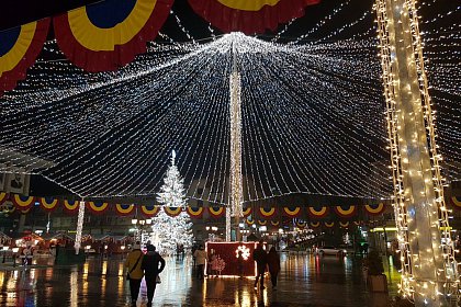 5000 de cadouri pentru copii, împărțite de Moș Crăciun, astăzi, în centrul Sucevei