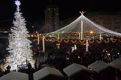 5000 de cadouri pentru copii, împărțite de Moș Crăciun, astăzi, în centrul Sucevei