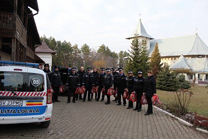 Poliția Locală Suceava donează sânge pentru a face apoi cadouri la un cămin de bătrâni